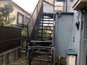 横浜市磯子区にて屋外鉄骨階段の手摺溶接・塗装工事施工前