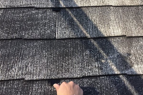 屋根塗装の縁切りは不要？縁切りしないと起こる事例やトラブルの防ぎ方
